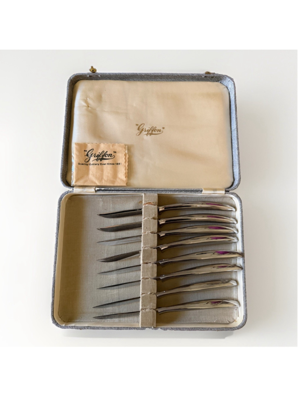 Vintage Griffon 8 PC Stainless Steel steak knives set in original case
